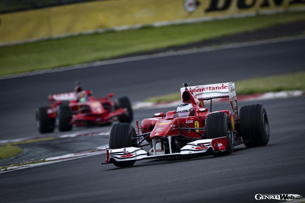 富士のレーシングコースを舞台に、貴重なF1マシンがデモンストレーションランを披露。