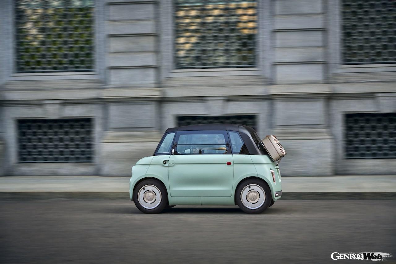 航続距離75kmが確保された都市型マイクロEV「フィアット トッポリーノ」の走行シーン。