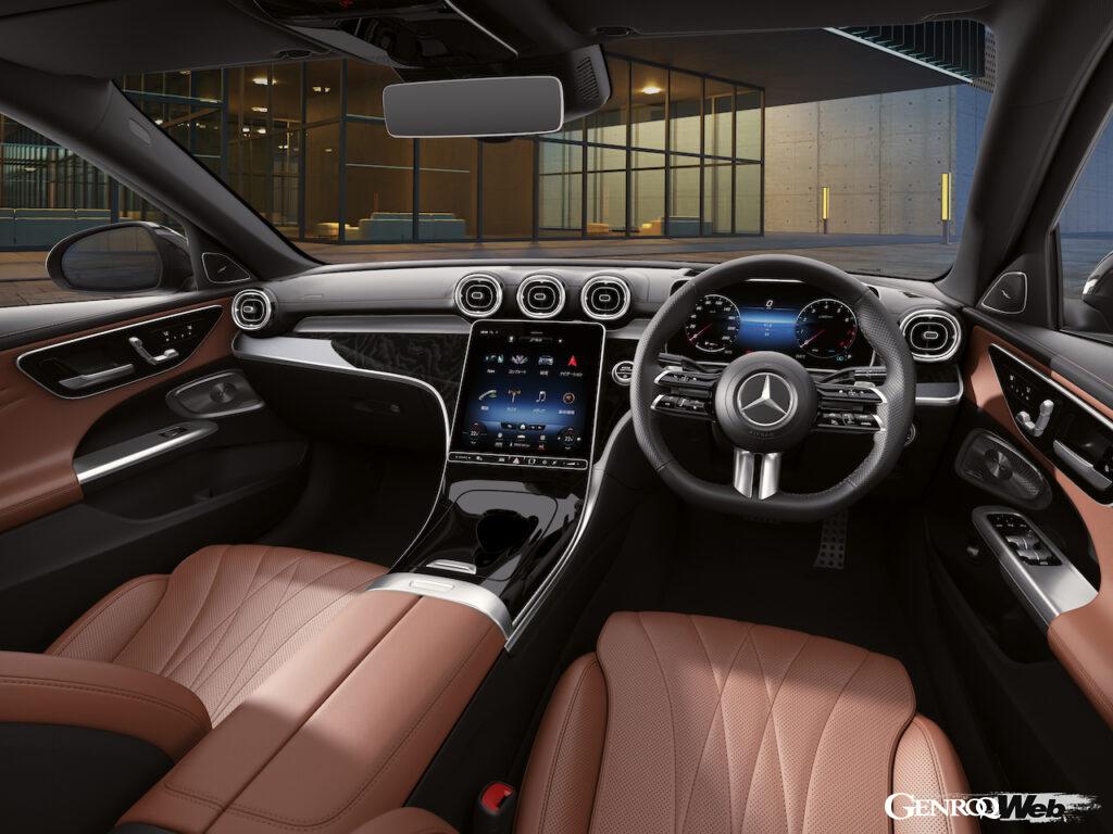 インテリアには「ナッパレザーシート」や「Burmester 3Dサラウンド・サウンドシステム」などが標準搭載され、最上級のCクラスに仕立て上げられている。