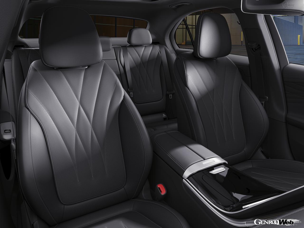 インテリアには「ナッパレザーシート」や「Burmester 3Dサラウンド・サウンドシステム」などが標準搭載され、最上級のCクラスに仕立て上げられている。