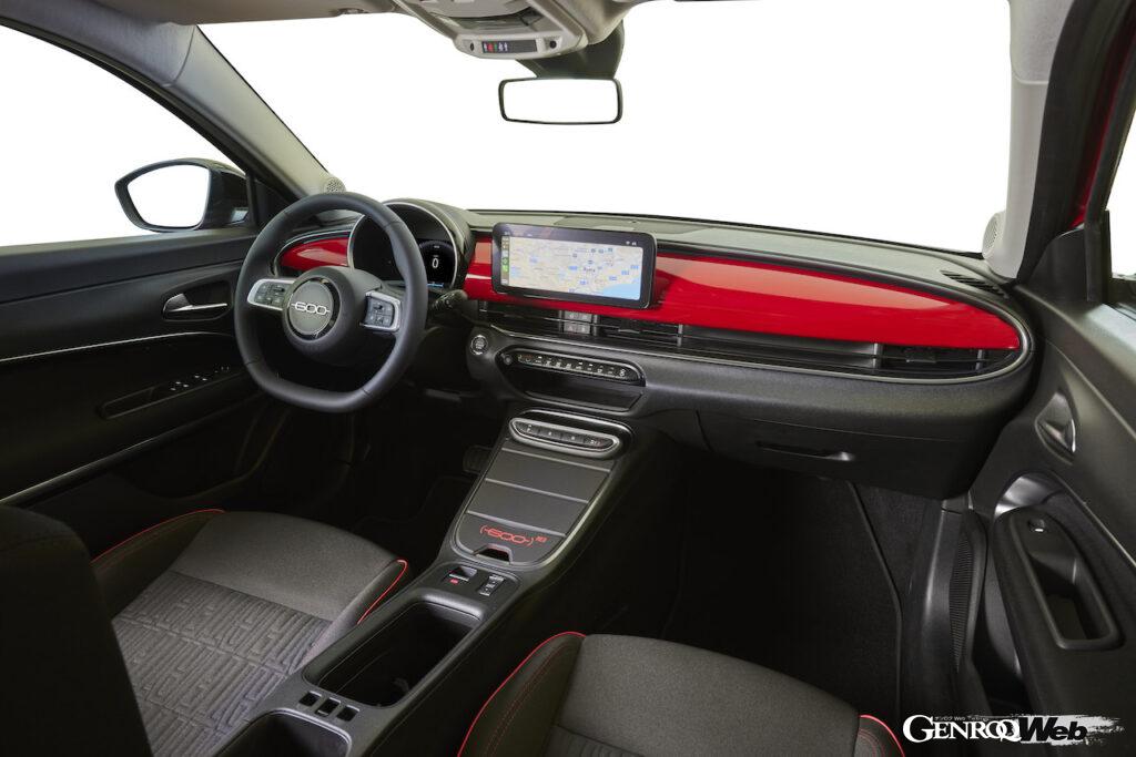 フィアットの最新フル電動クロスオーバー「600e」のインテリア。