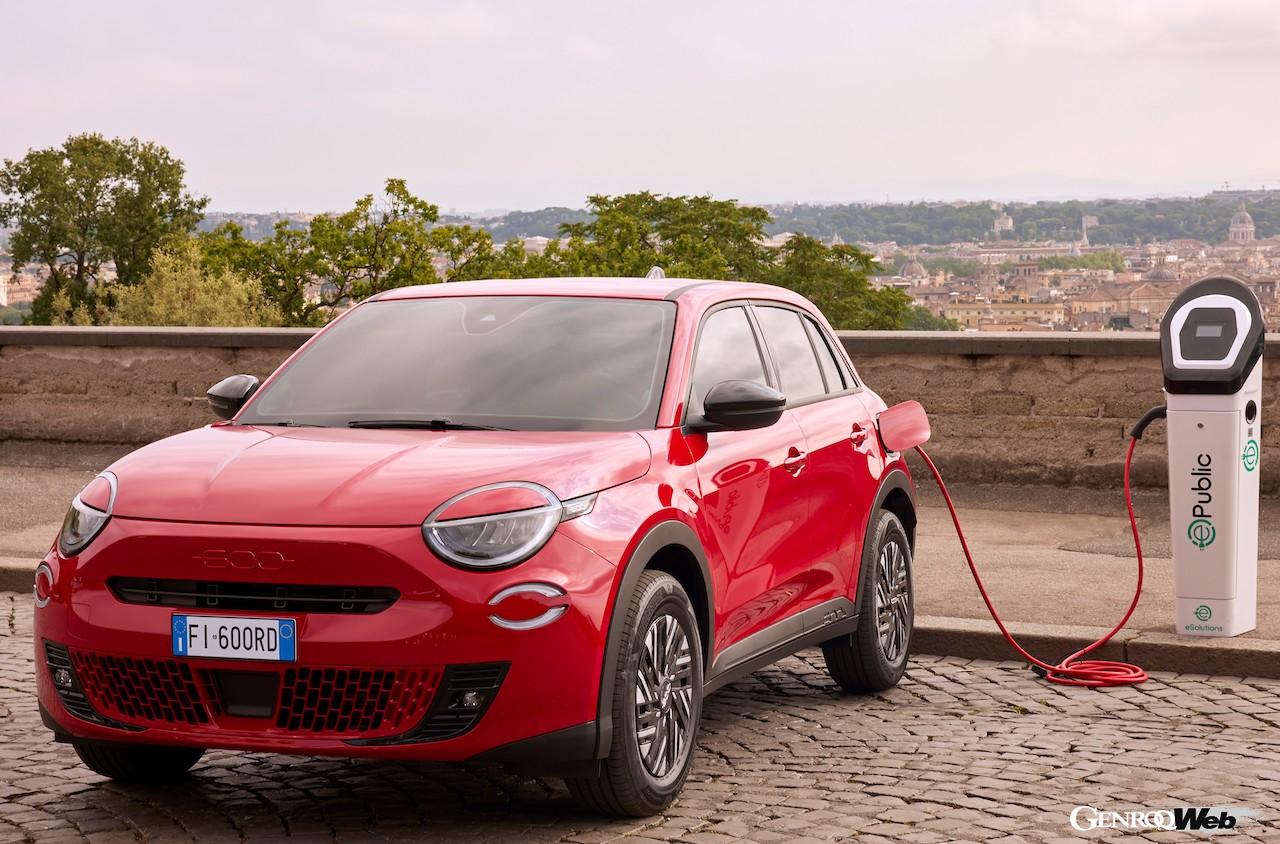 フィアットの最新フル電動クロスオーバー「600e」のエクステリア。