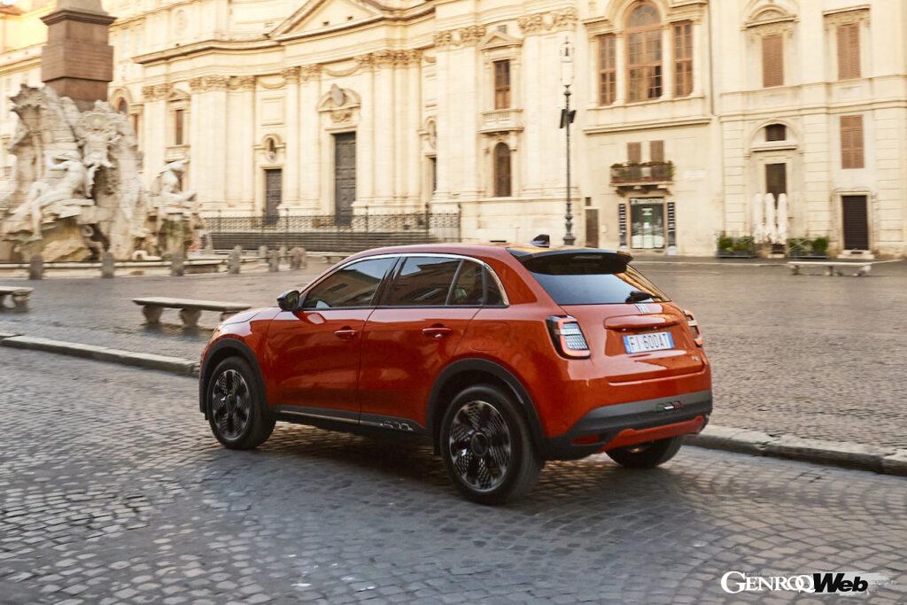 フィアットの最新フル電動クロスオーバー「600e」のエクステリア。