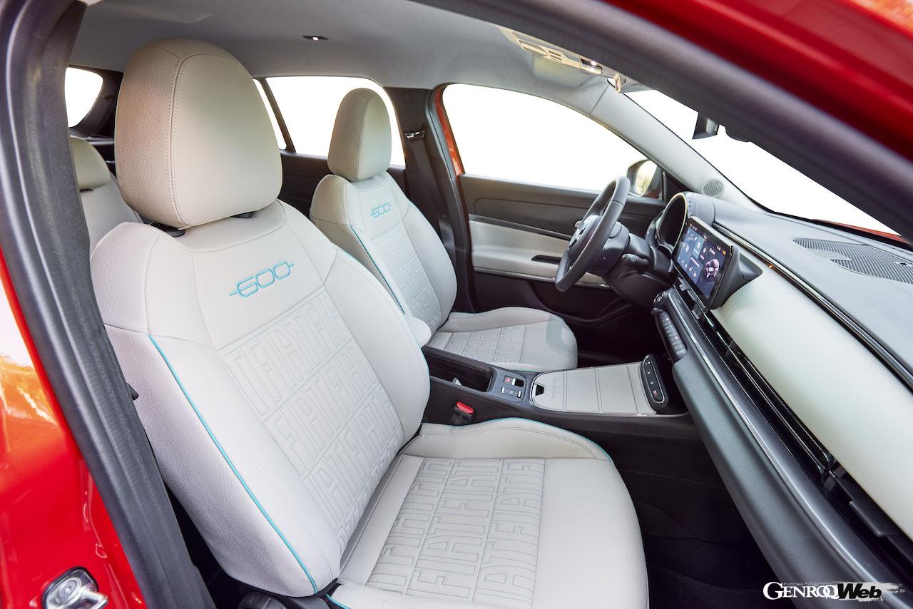 フィアットの最新フル電動クロスオーバー「600e」のインテリア。