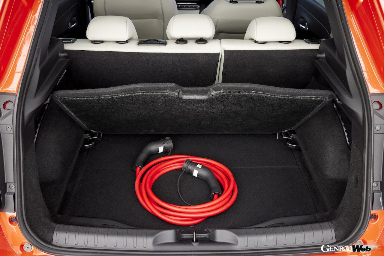 フィアットの最新フル電動クロスオーバー「600e」のラゲッジルーム。