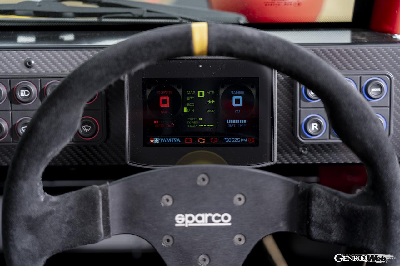 実物大EVバギー「タミヤ ワイルドワン MAX」のコクピット。