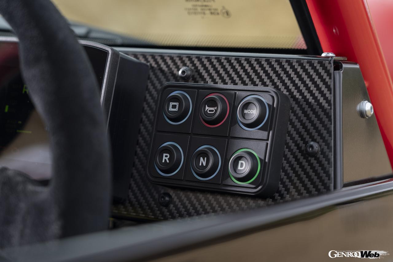 実物大EVバギー「タミヤ ワイルドワン MAX」のコクピット。