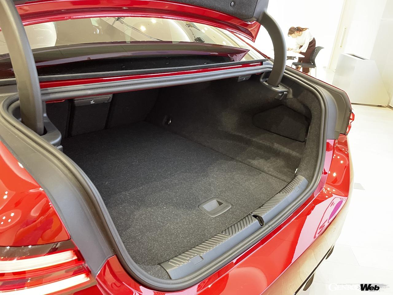 日本導入がスタートしたフル電動モデル「i5」のラゲッジルーム。