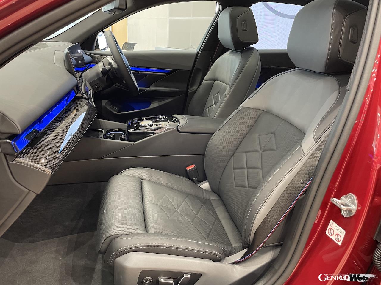 日本導入がスタートしたフル電動モデル「i5」のインテリア。