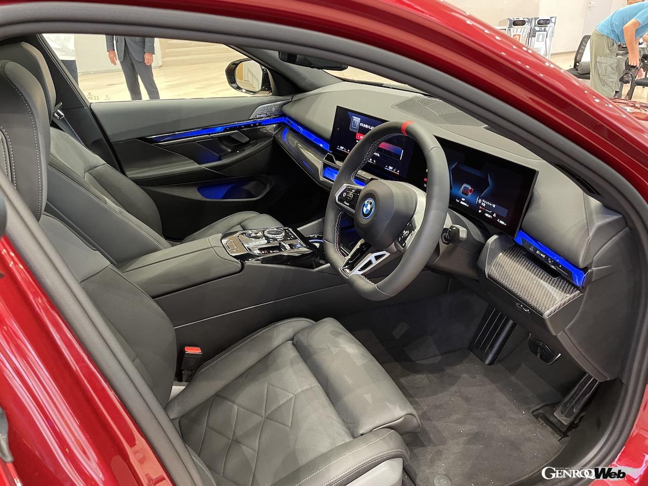 日本導入がスタートしたフル電動モデル「i5」のインテリア。