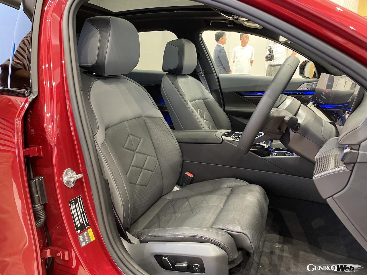 日本導入がスタートしたフル電動モデル「i5」のインテリア。