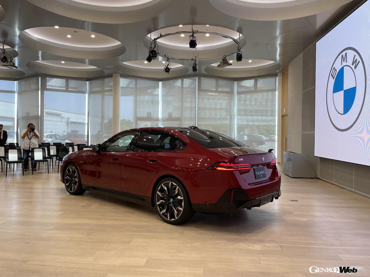 日本導入がスタートしたフル電動モデル「i5」のエクステリア。