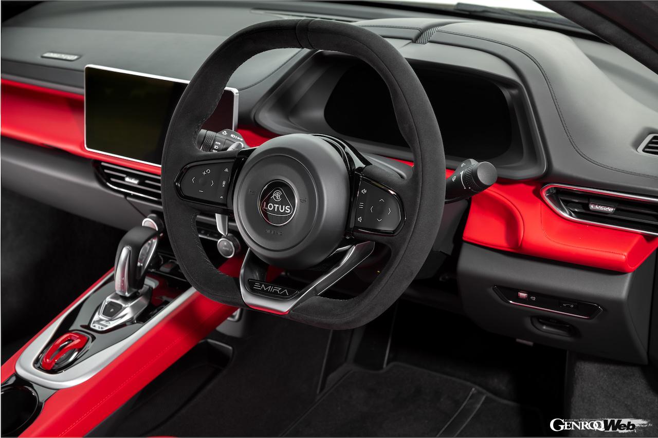 「ロータス エミーラ i4 ファースト・エディション」のコクピット。