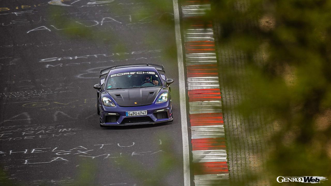 マンタイ・レーシングと共同開発された「マンタイ・キット」が装着されたポルシェ 718 ケイマン GT4 RS。