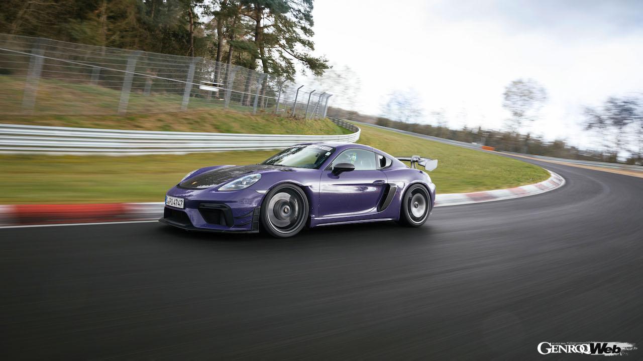 マンタイ・レーシングと共同開発された「マンタイ・キット」が装着されたポルシェ 718 ケイマン GT4 RS。