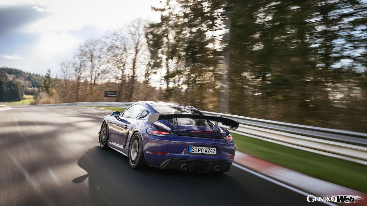 マンタイ・レーシングと共同開発された「マンタイ・キット」が装着されたポルシェ 718 ケイマン GT4 RS。