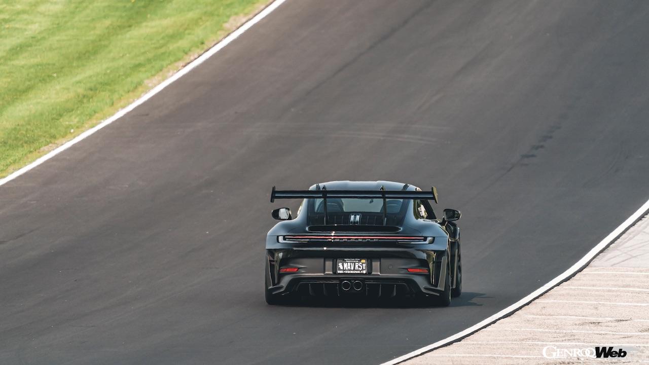 ディミトリ・ディマコスのドライブで、ポルシェ 911 GT3 RSが、ロード・アメリカにおける市販車コースレコードを記録した。