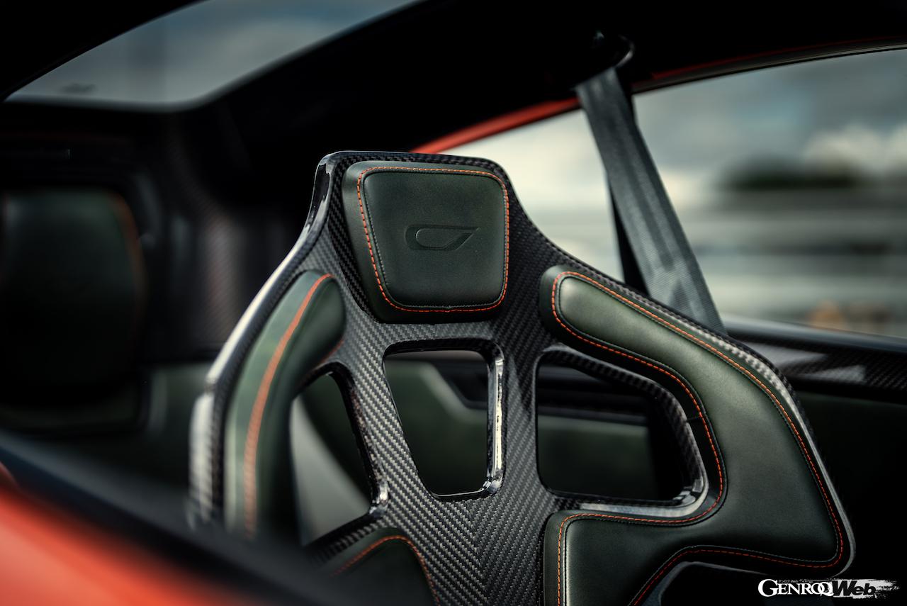 グッドウッドでヨーロッパデビューを果たしたジンガー 21C V MAXのコクピット。