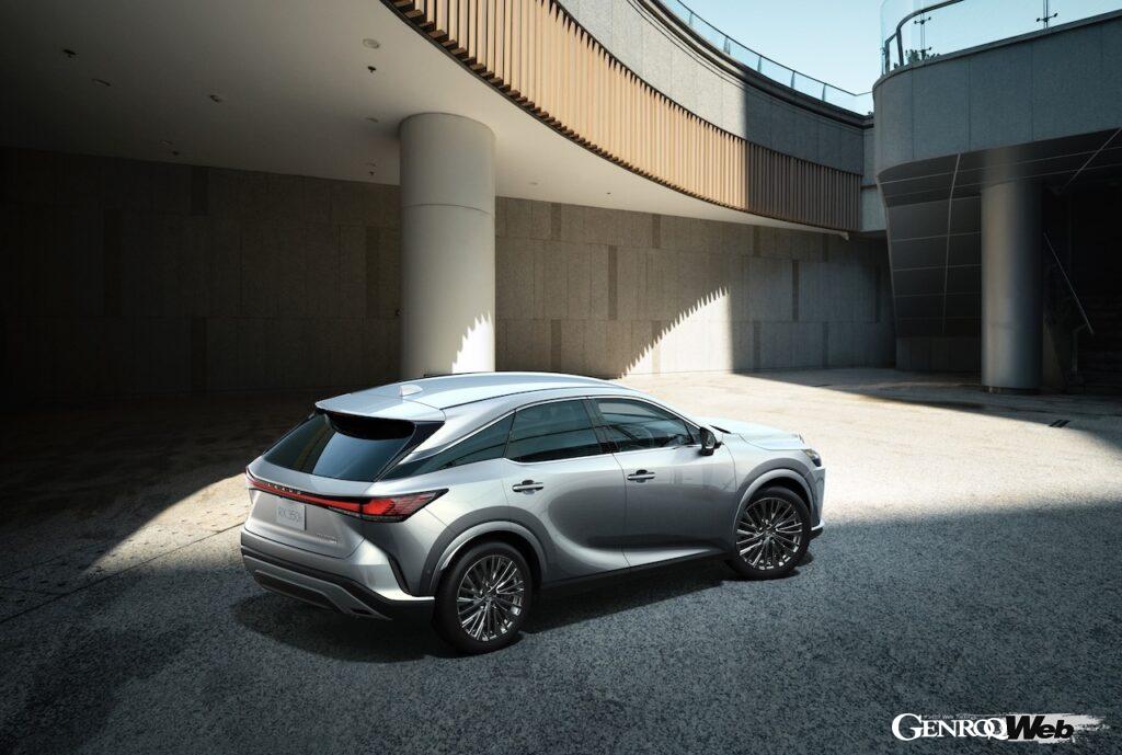 レクサスのラグジュアリークロスオーバーSUV「RX」は、2005年からハイブリッドモデルをラインアップ。今回、RX500h、RX450h+に加え、より求めやすい価格の「RX350h」が追加された。