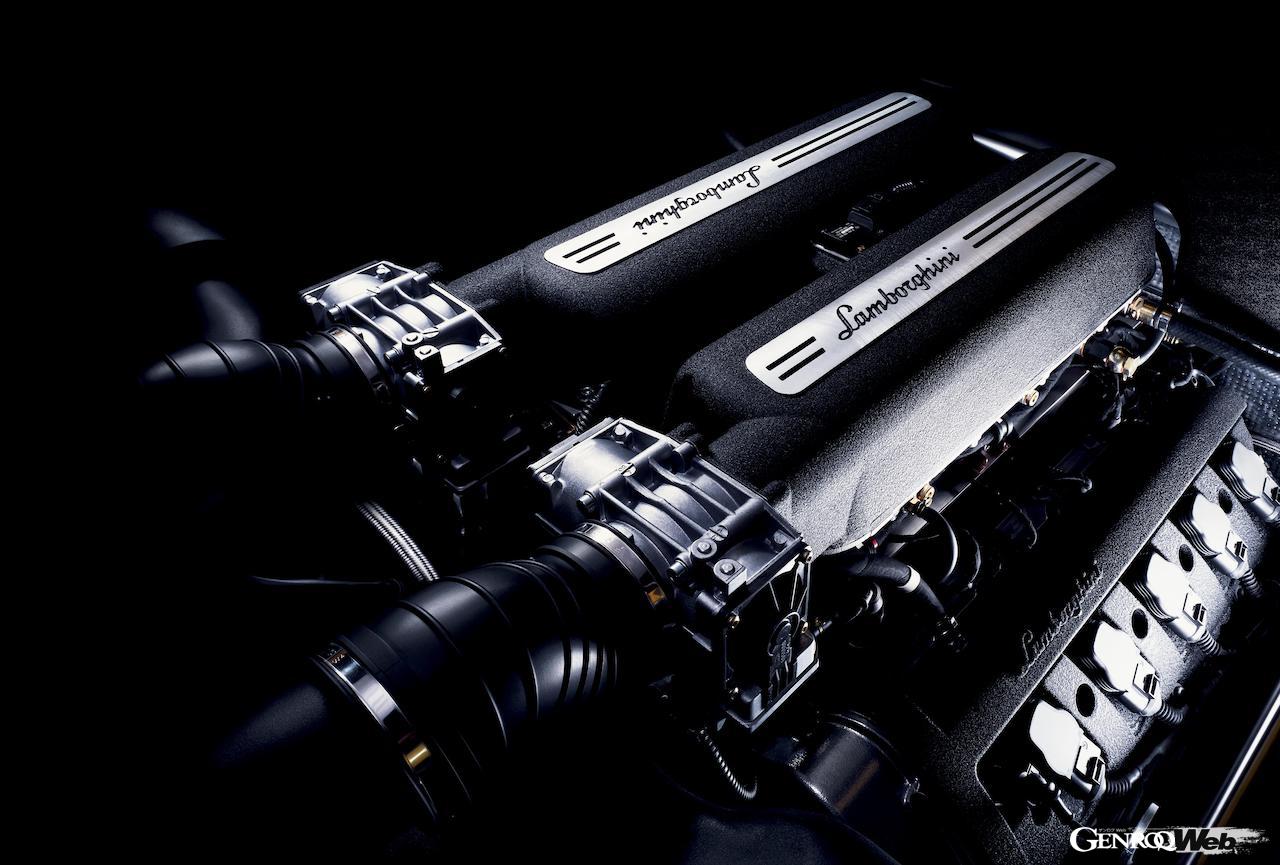 ガヤルドのために開発された5.0リッター90度V型10気筒4バルブDOHCエンジンは、様々な新機軸が採用され、最高出力は500PSを発揮する。