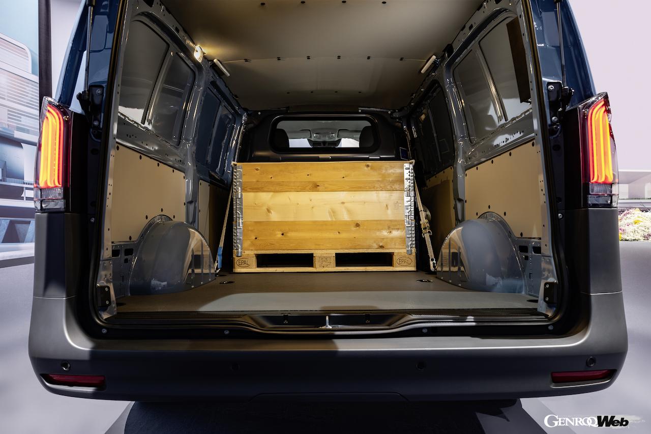 フル電動商用モデル「メルセデス・ベンツ eヴィト」改良新型のインテリア。