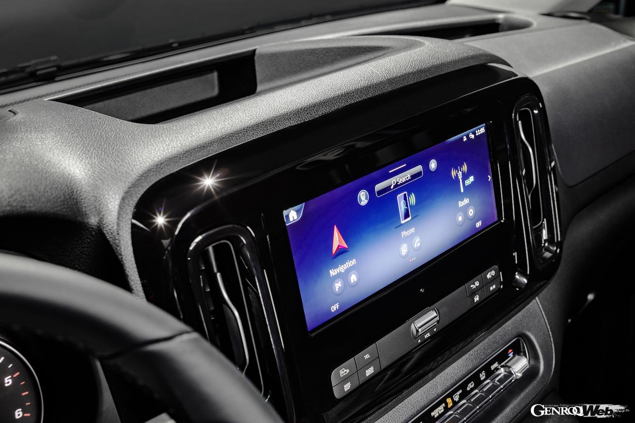 フル電動モデル「メルセデス・ベンツ EQV」改良新型のインテリア。