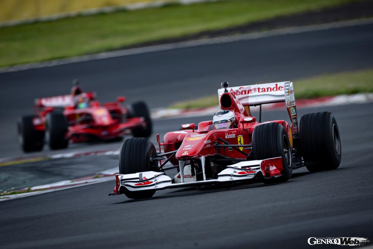 富士のレーシングコースを舞台に、貴重なF1マシンがデモンストレーションランを披露。