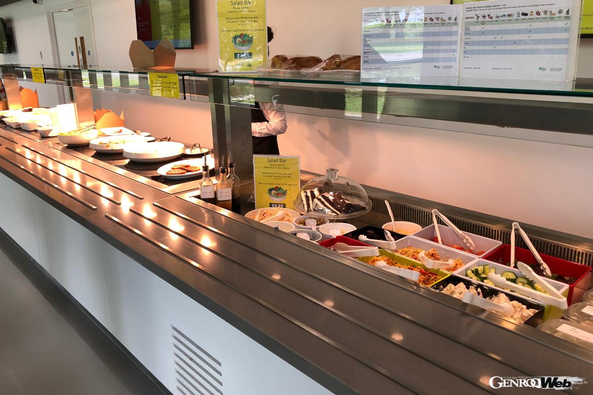 広くて明るくなった社員食堂。