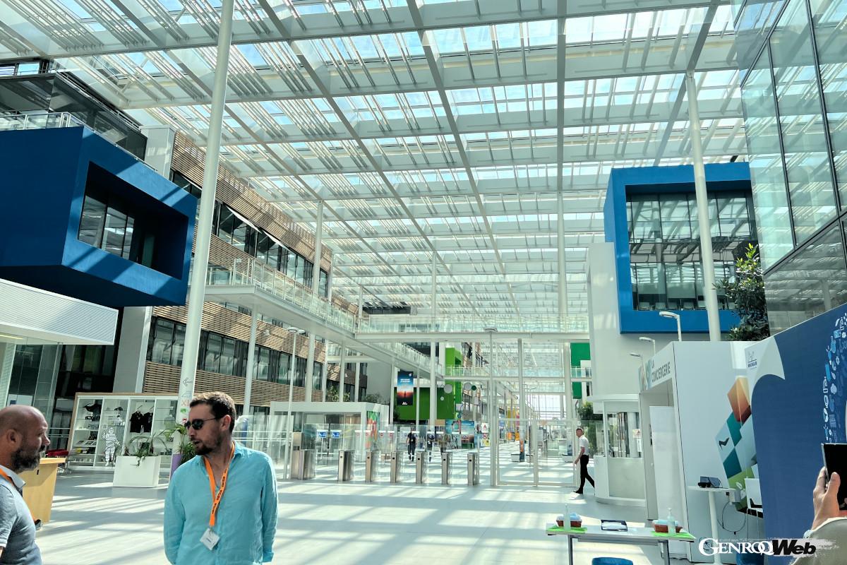 フランス・ラドゥーのR＆Dセンター。ここで日々、地球環境保全に向けた研究開発が行われている。