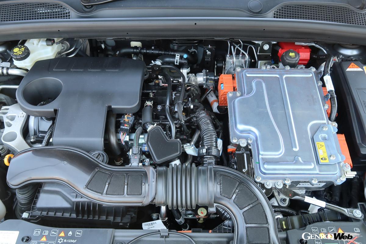 エンジンは1.6リッターの4気筒。これに49PS&205Nmの駆動用モーターを組み合わせる。