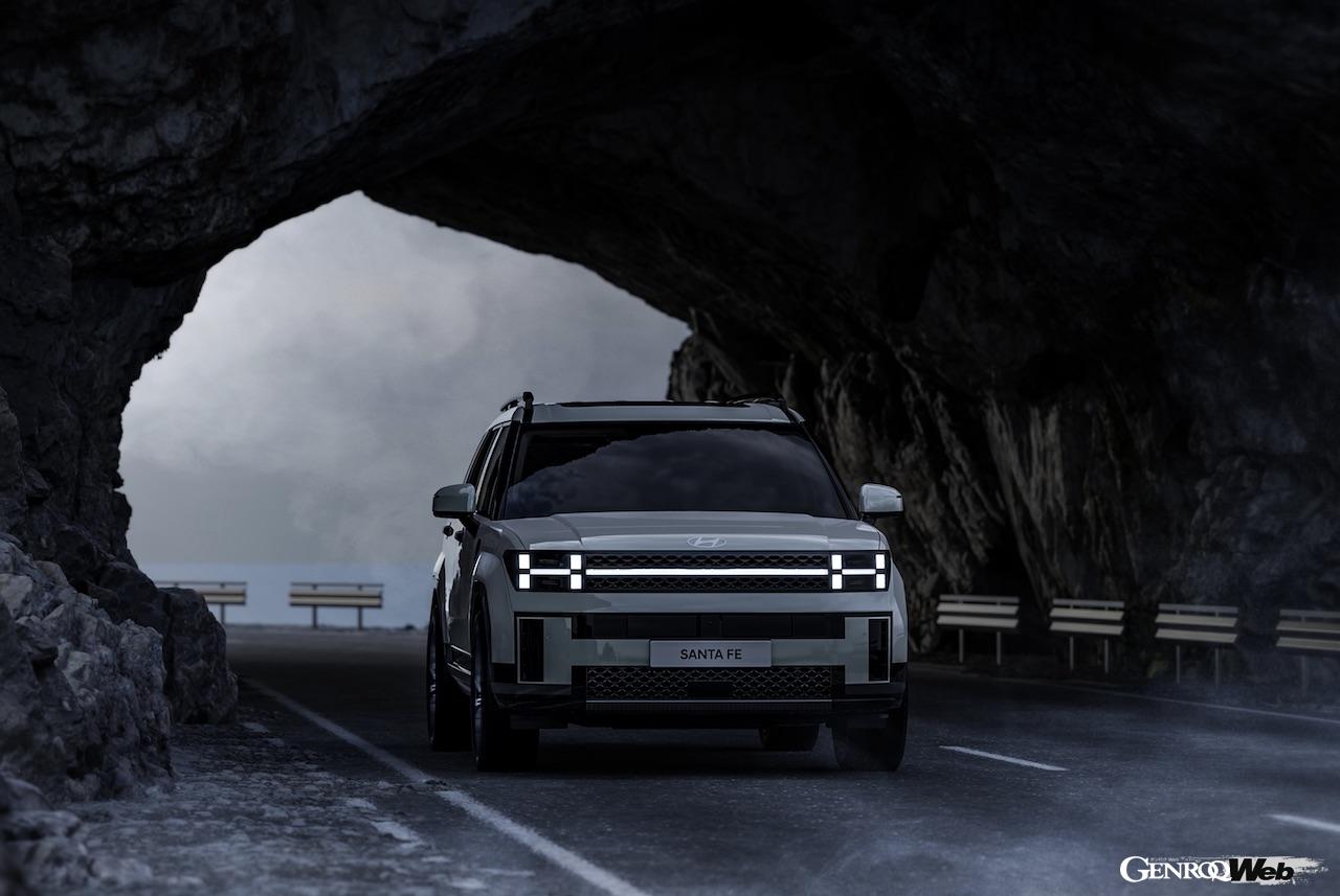 ヒョンデの新型ミドルサイズSUV「サンタフェ」の走行シーン。