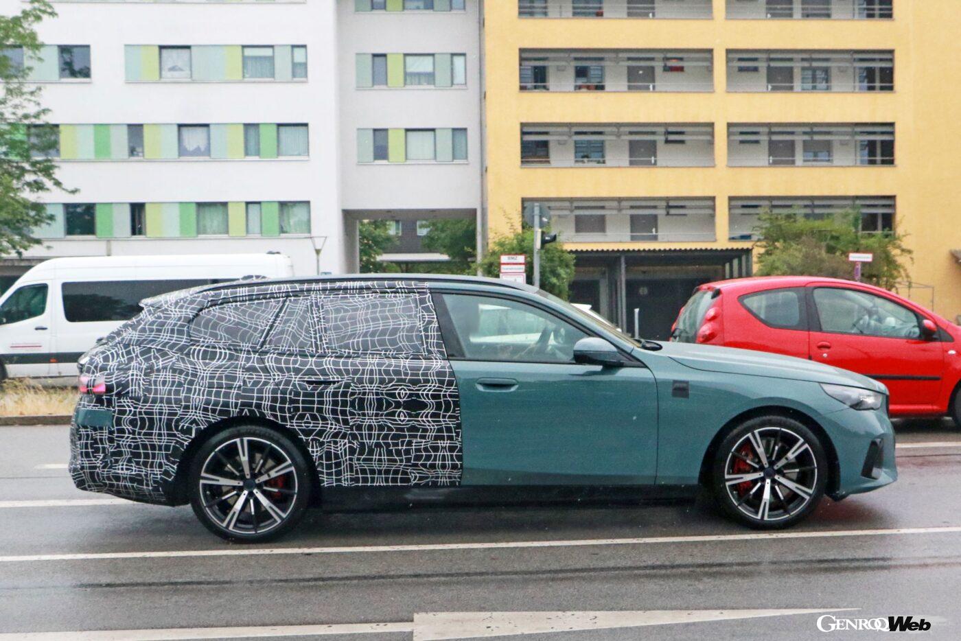 パワーユニットもセダン同様のラインナップが予想される。
