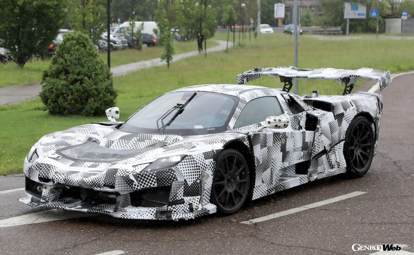 今年のル・マン24時間レースで優勝を飾ったハイパーカーを彷彿とさせるデザイン。