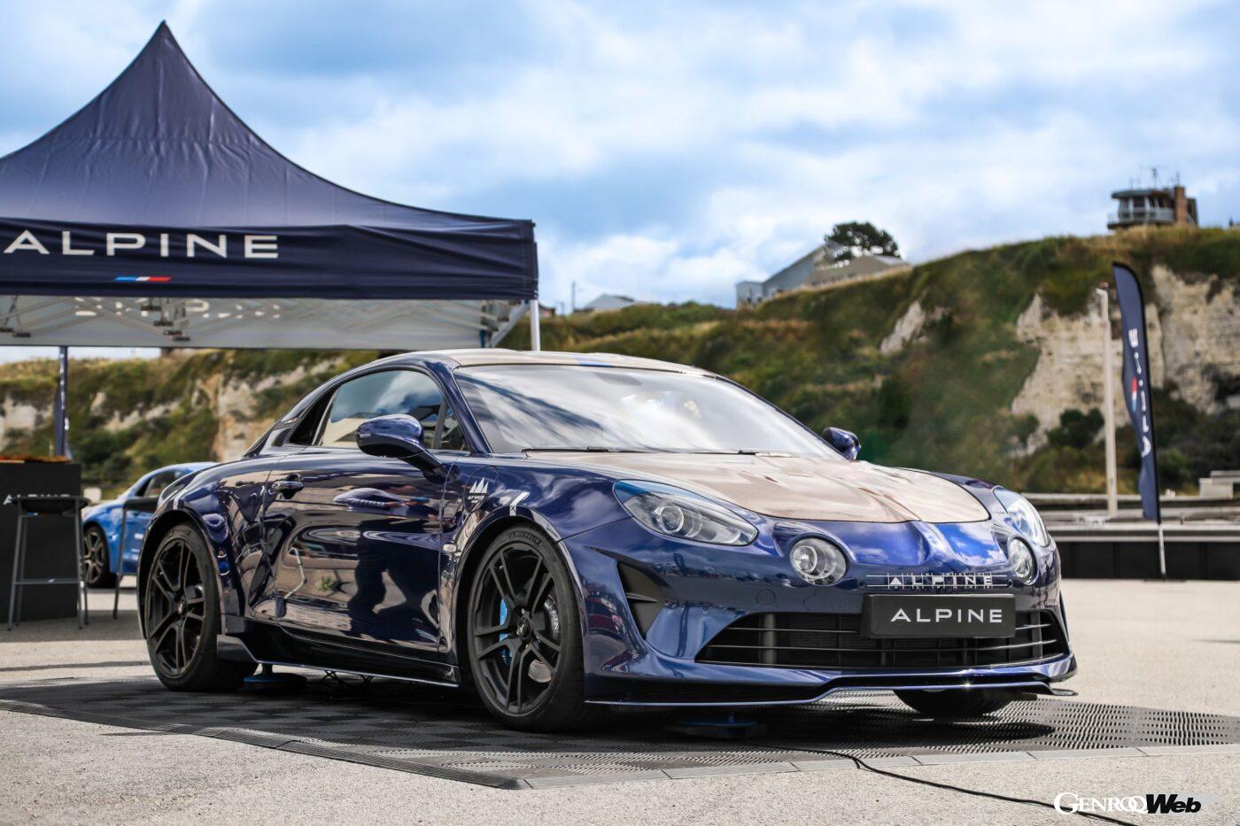 ボンネットやルーフに麻の繊維を使用した「アルピーヌA110 E-ternite」のプロトタイプ。