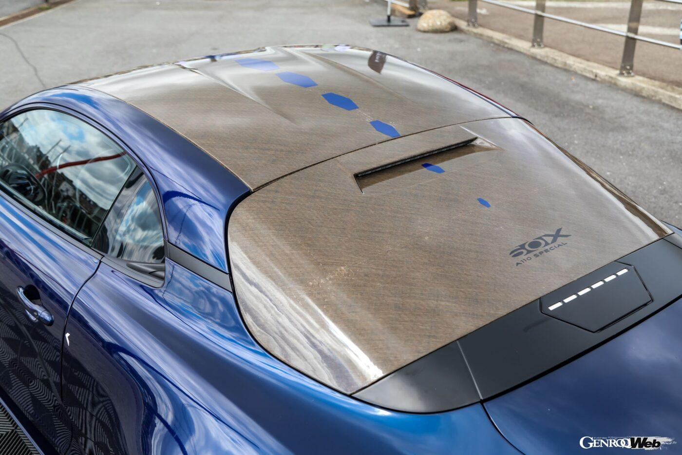 ルーフやリヤウインドウなどにも麻が使用されているA110 E-エテルニテ。