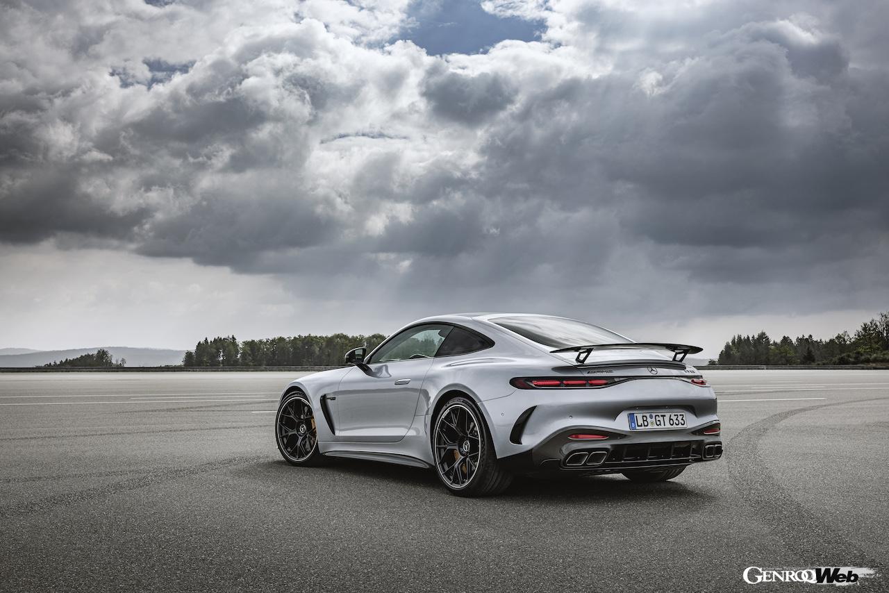 新型「メルセデスAMG GT クーペ」のエクステリア。