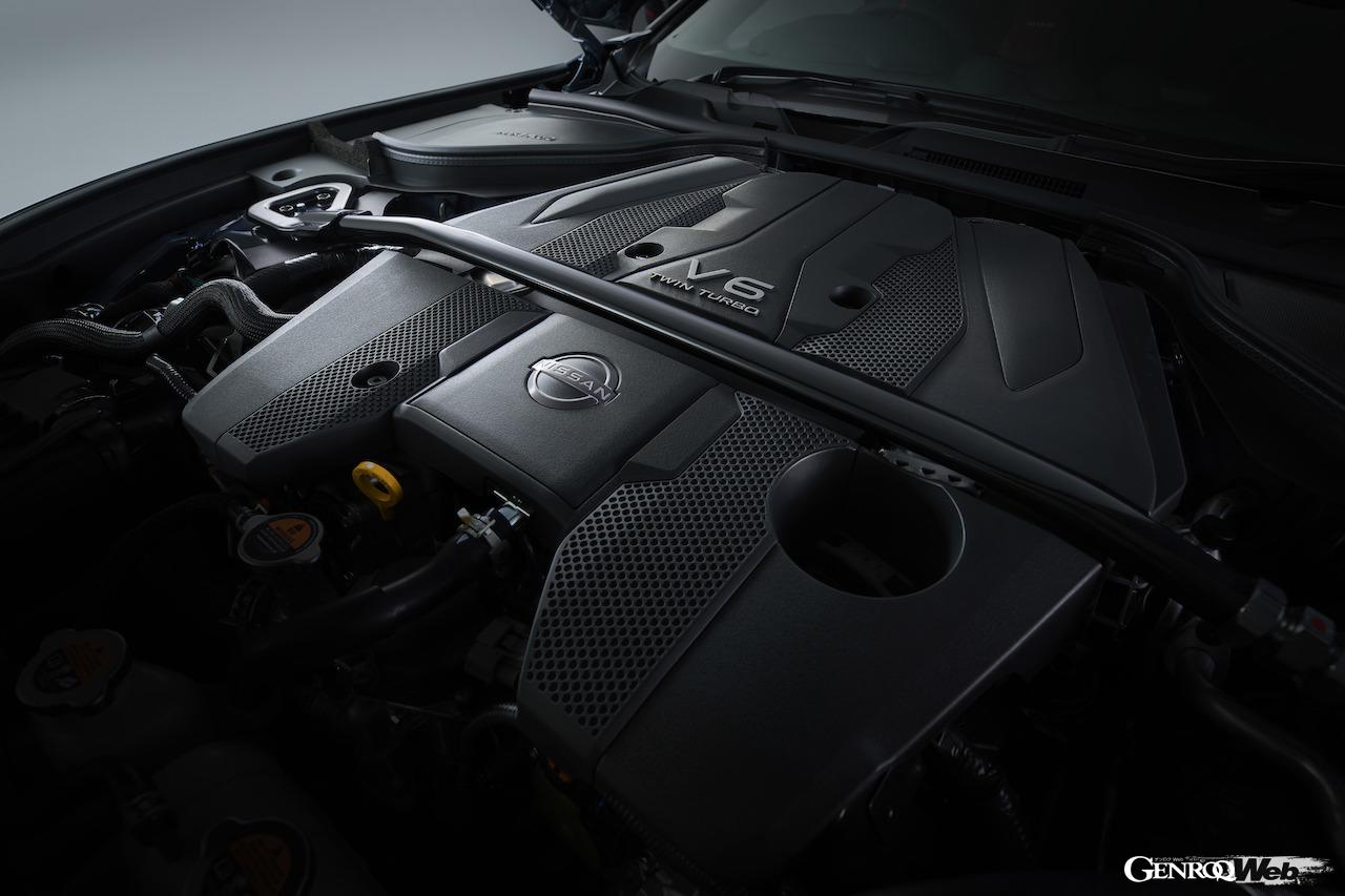 フェアレディZ NISMOに搭載される3.0リッターV型6気筒ターボエンジンは専用チューニングが施され、15PSのパワーアップを果たした最高出力420PSを手にしている。