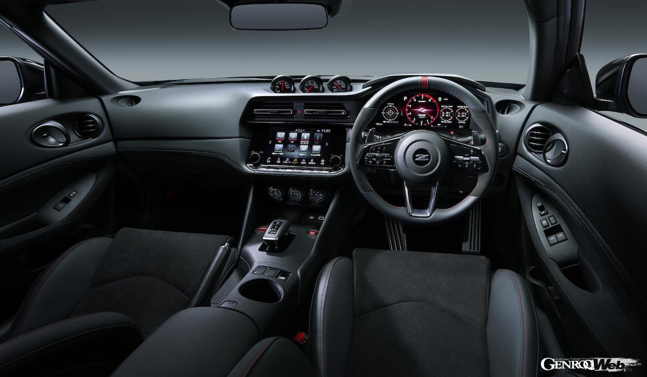 NISMO専用チューニングが施されたRECARO製スポーツシートは、アルカンターラとレザーが組み合わせられた。