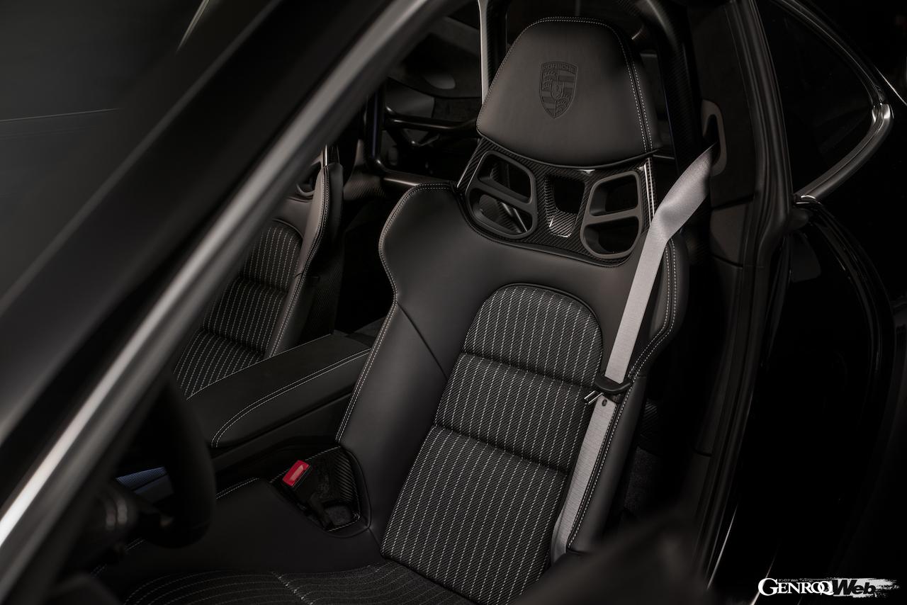 911誕生60周年記念スペシャルエディション「ポルシェ911 S/T」のインテリア。