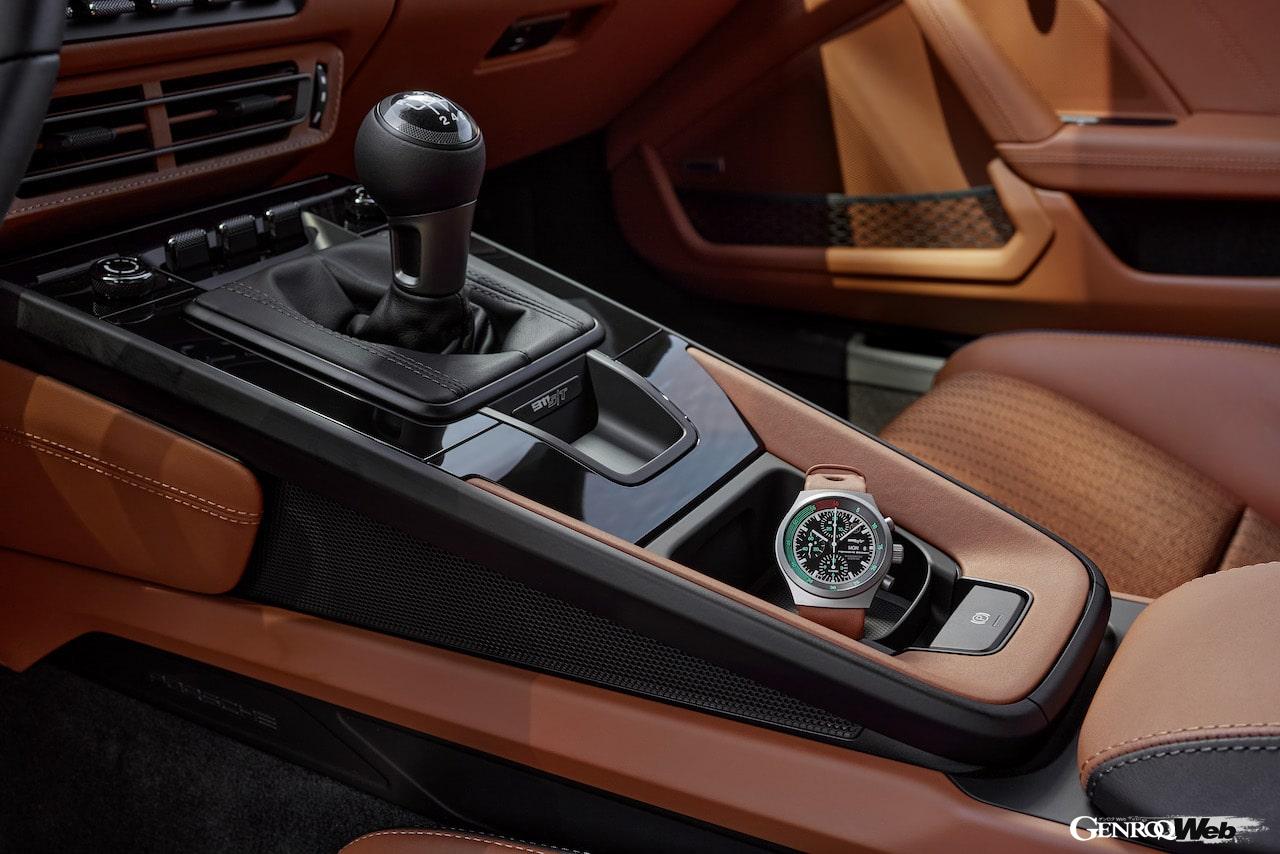 911 S/Tを購入したカスタマーを対象に販売される、ポルシェデザインの「クロノグラフ1 - 911 S/T」。