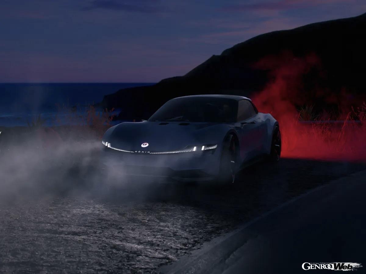 ハンティントンビーチの特設会場で行われたショーケースイベントでは、大好評を得ているオーシャンに続く3台のニューモデルを公開した。写真は4ドア・グランドツーリング「ローニン（Ronin）」。