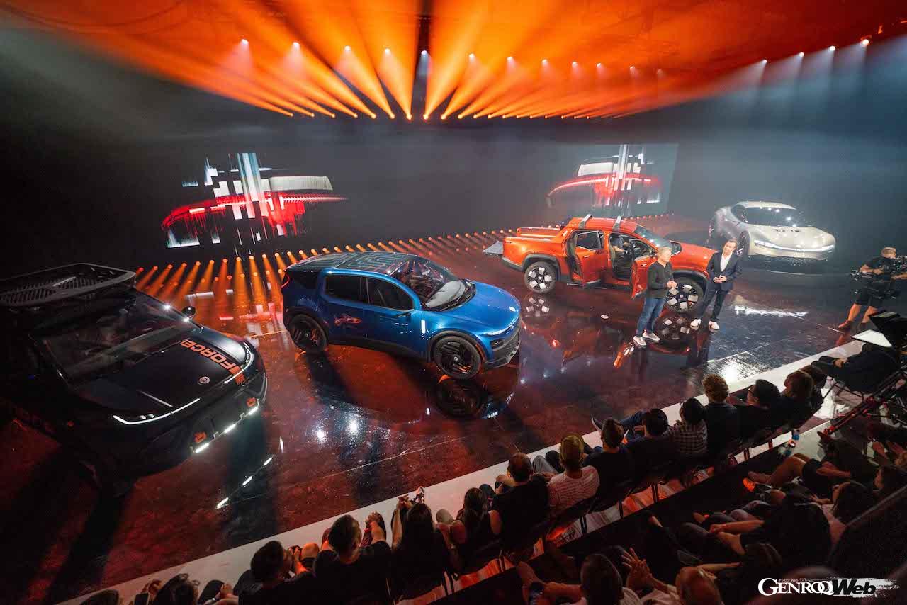 カリフォルニア州ハンティントンビーチに、多くのメディアや関係者を集め、フィスカーの2026年に向けたラインアップを紹介するショーケースを開催。左からオーシャン、PEAR、アラスカ、ローニン。