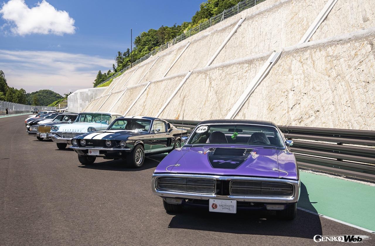 「THE MAGARIGAWA CLUB」のオープニングイベント、「房巛走巛祭 -BO SO SAI-」に集まった500台の貴重な車両たち。