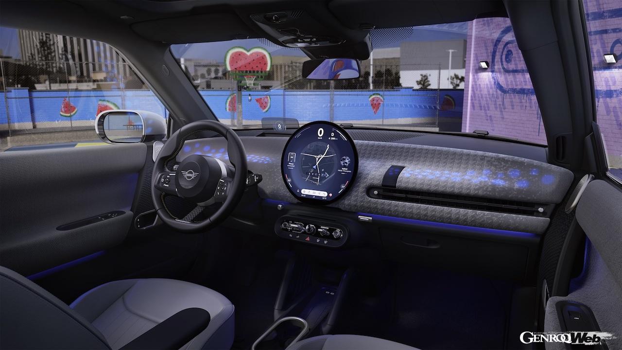 新型「MINI カントリーマン」と「MINI 3ドア／5ドア」から導入される、丸型ディスプレイ中心の「MINIインタラクション・ユニット」。