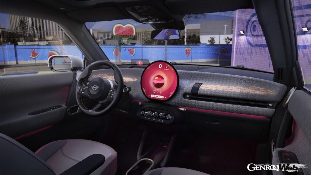 新型「MINI カントリーマン」と「MINI 3ドア/5ドア」から導入される、丸型ディスプレイ中心の「MINIインタラクション・ユニット」。