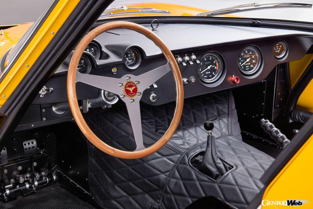 24台が限定製造される「ビッザリーニ 5300 GT コルサ リバイバル」、今回初めてイエローのボディカラーを纏った仕様が公開された。