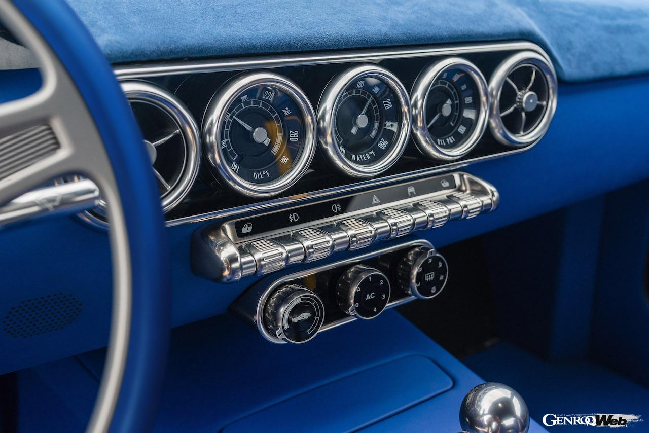 RML ショートホイールベース量産1号車のインテリア。