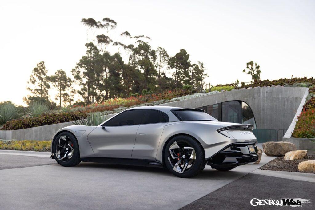 フル電動5シーター・コンバーチブル「フィスカー ローニン」のエクステリア。