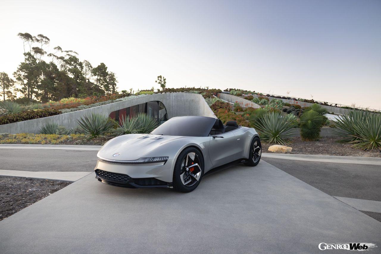 フル電動5シーター・コンバーチブル「フィスカー ローニン」のエクステリア。