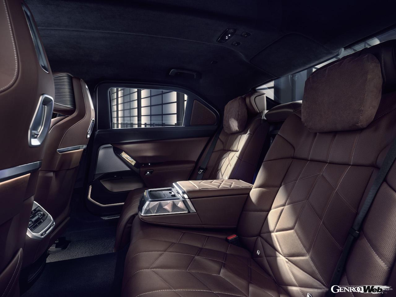 要人防弾車両「BMW 7シリーズ プロテクション」のインテリア。